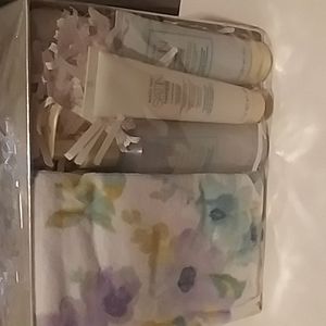 Mary Kay Satin Hands set